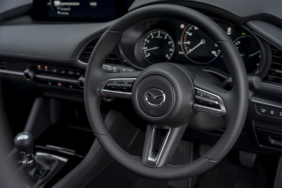 Панель приборов Mazda3 Skyactiv-X Sport Sedan (BP) 2019 года  (UK) (фото 29 из 42)